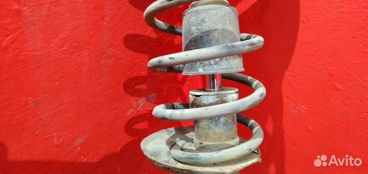 Гранта амортизатор передний левый стойка калина