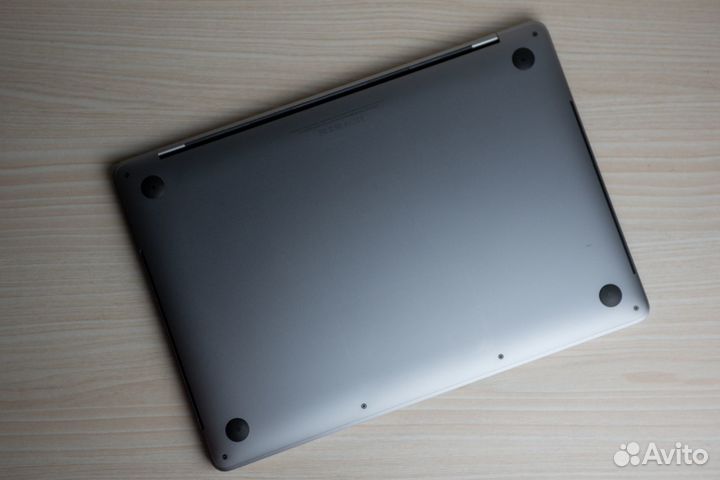 Macbook pro 13 2016 touch bar 4 ports thonderbolt