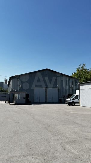 Склад со стеллажами, 700 м²