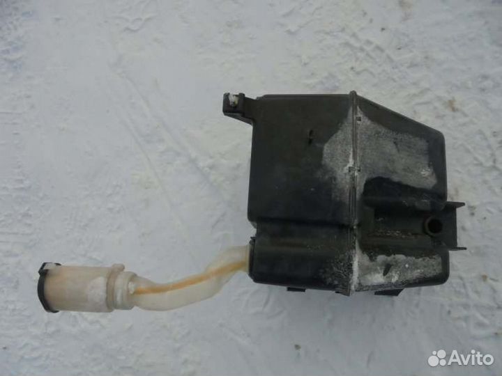 Бачок омывателя Toyota Celica ZZT231 2ZZ-GE