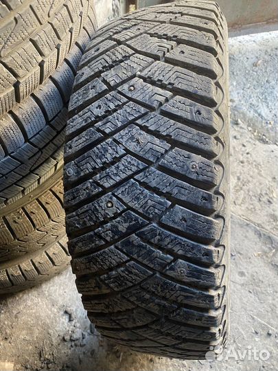 Goodyear Ultragrip Ice Arctic 215/65 R16