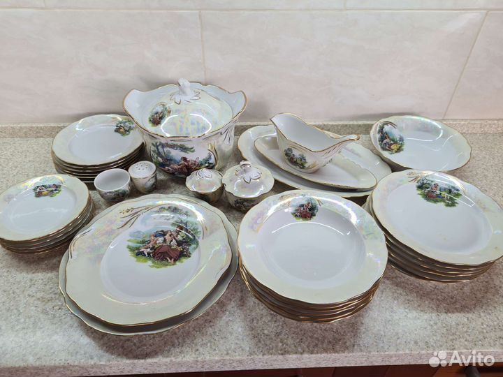 Роскошный столовый сервиз Мадонна