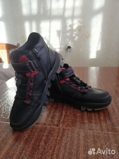 Продам ботинки