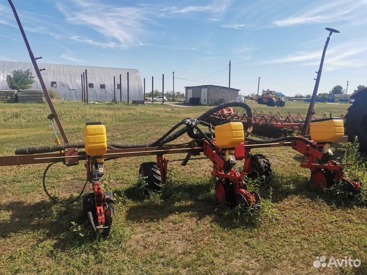 Сеялка трехрядная