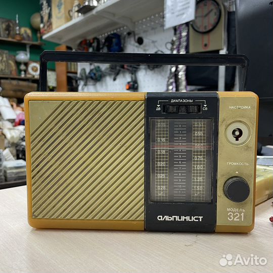 Радиоприемник альпинист 321 СССР (сзр)