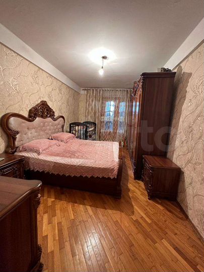 4-к. квартира, 83 м², 1/10 эт.