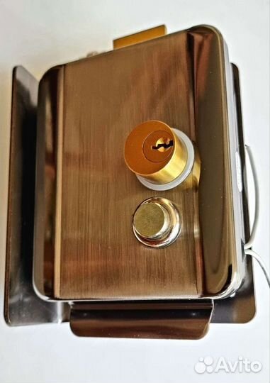 Электромагнитный замок на дверь