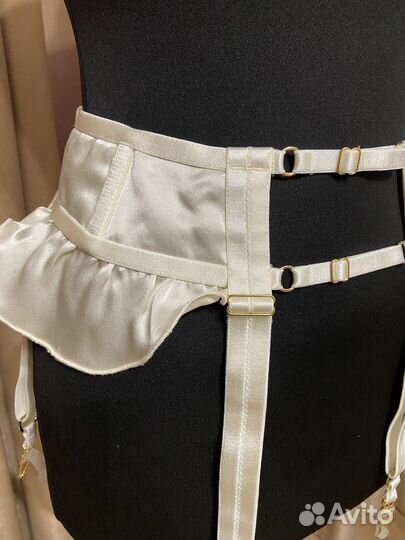 Пояс для чулков с гартерами