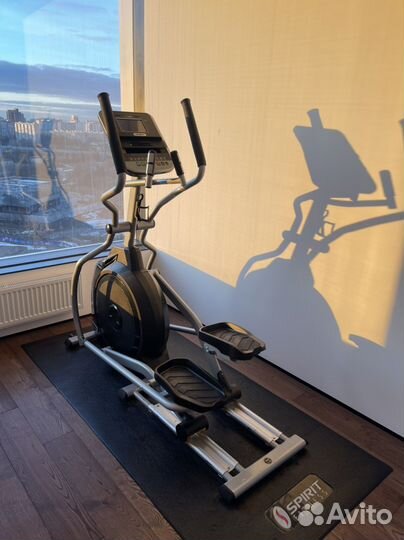 Эллиптический тренажер Spirit XE795