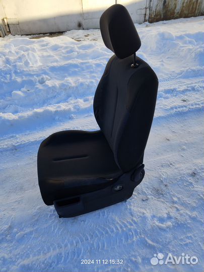 Сиденье Citroen C4 хетчбэк 5ти дверный TU5JP4 1.6L