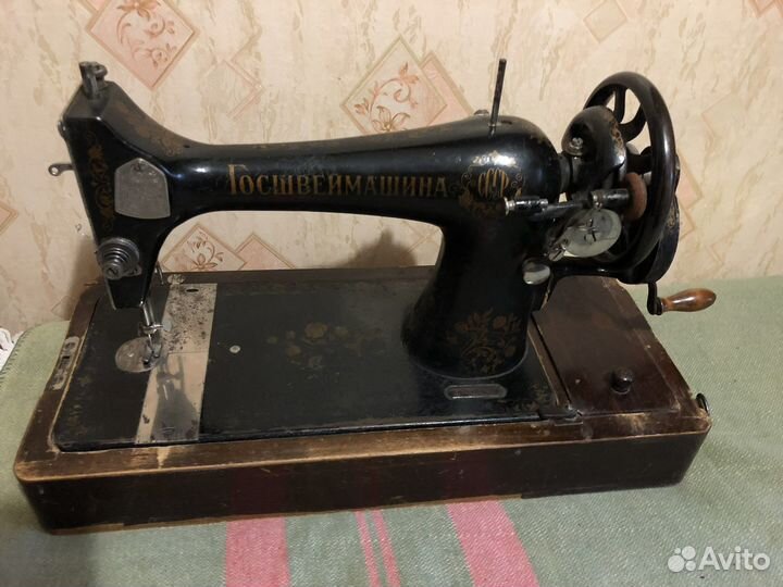 Старинная швейная машина Госшвеймашина СССР