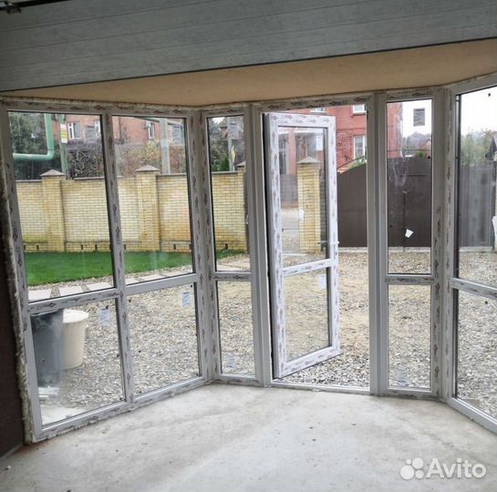 Остекление балконов под ключ