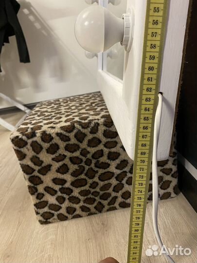 Гримерное зеркало с лампочками