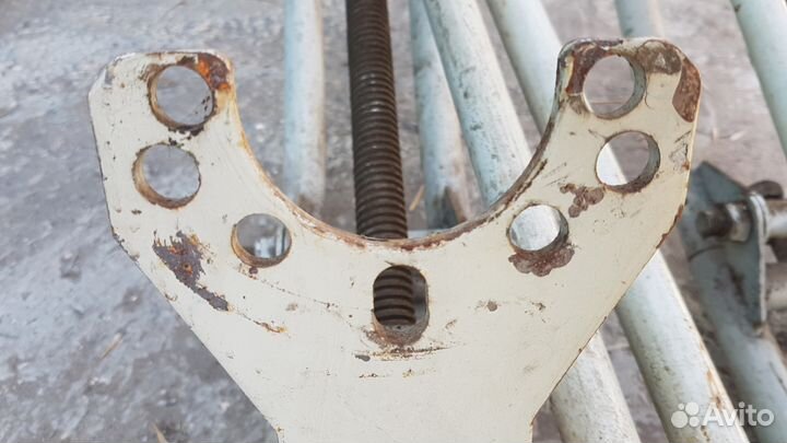 Устройство для обслуживания легкового а/м (днища)