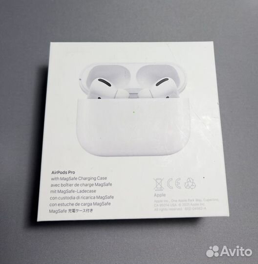 Apple AirPods Pro with MagSafe Case