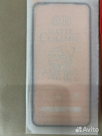 Чехлы и защитные стекла на iPhone 11