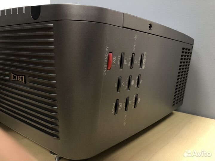 Профессиональный видеопроектор Eiki LC-WXL200