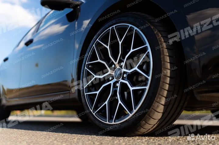 Литой диск в стиле vossen R19 5x112