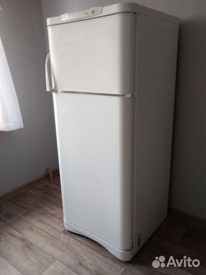 Холодильник Indesit б/у