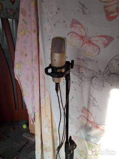 Behringer C 1U со стойкой