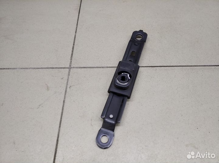 Механизм регулировки ремня безопасности Land Cruis