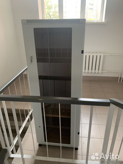 Серверный шкаф с полкой