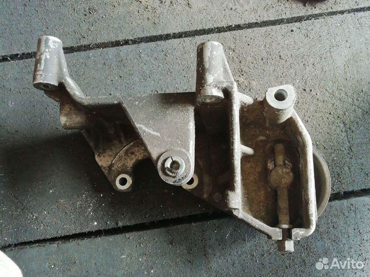 Кронштейн гур митсубиси паджеро пинин+