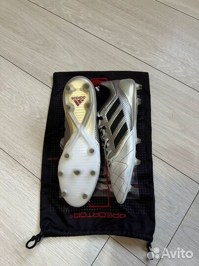 Футбольные бутсы adidas