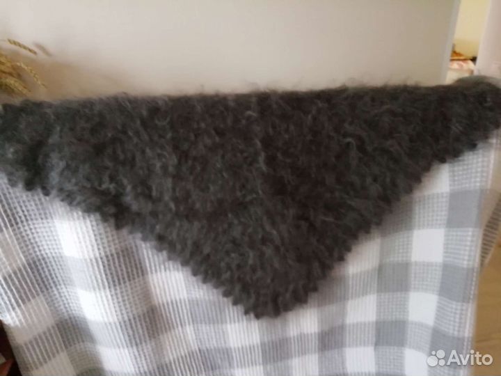 Косынки, шали. Белые, серые