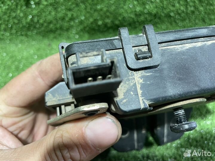 Замок крышки багажника opel zafira b