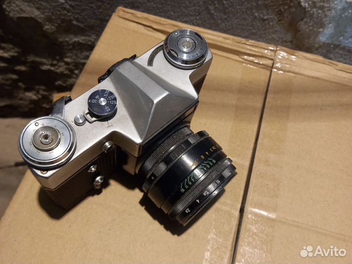 Плёночный фотоаппарат зенит-е