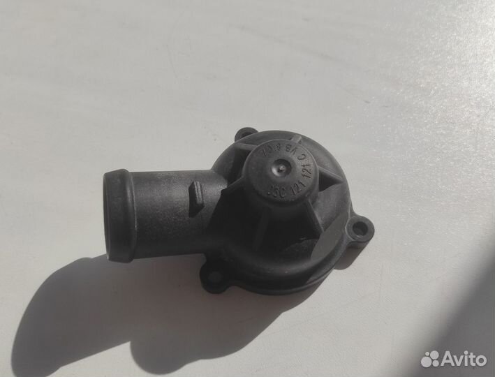 Крышка термостата Golf 5