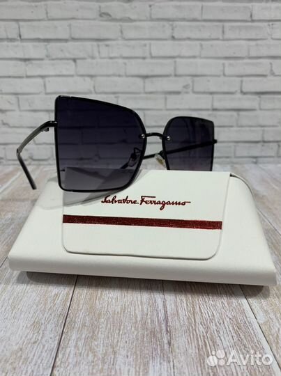 Солнцезащитные очки Salvatore Ferragamo