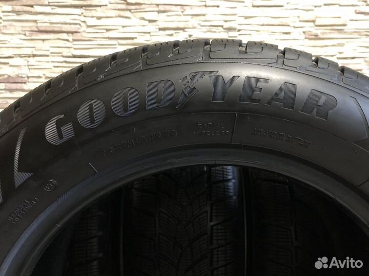 Goodyear UltraGrip Performance+ SUV 215/65 R17 99V