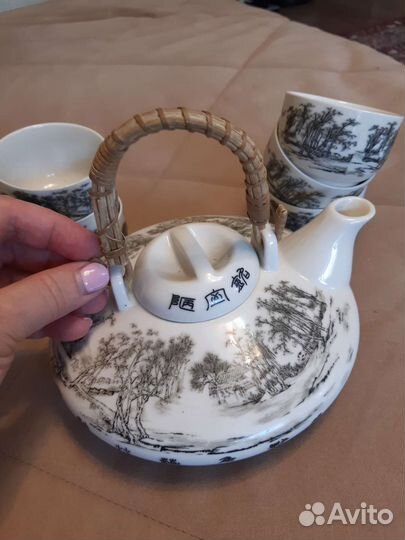 Заварочный чайник с чашками