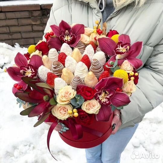 Съедобные букеты из клубники