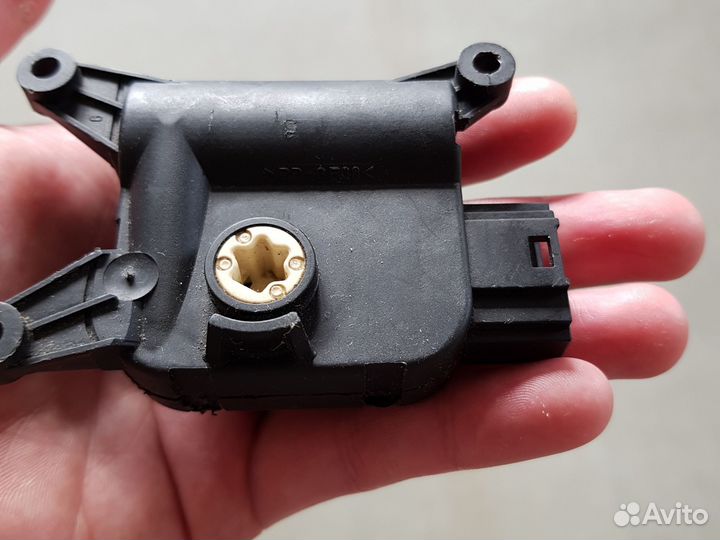 Моторчик заслонки печки Bosch VW Passat B6 CC Tig