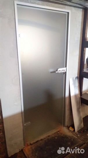 Стеклянные двери на заказ