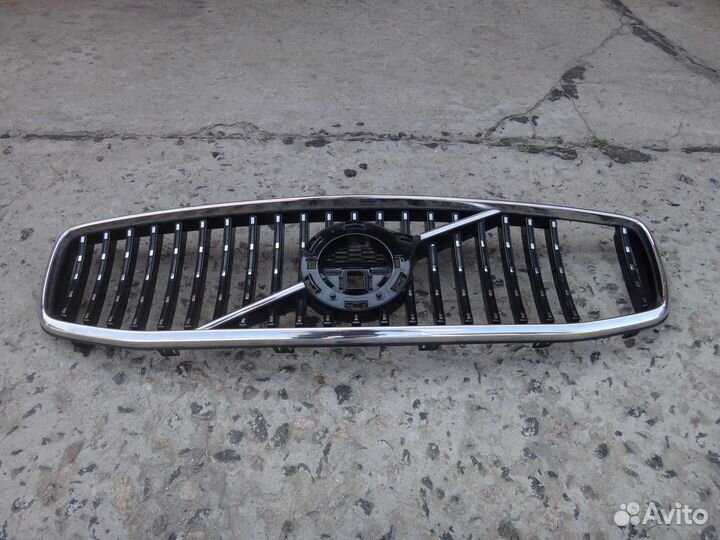 Вольво В90 Молдинг решетки радиатора Volvo S90 V90
