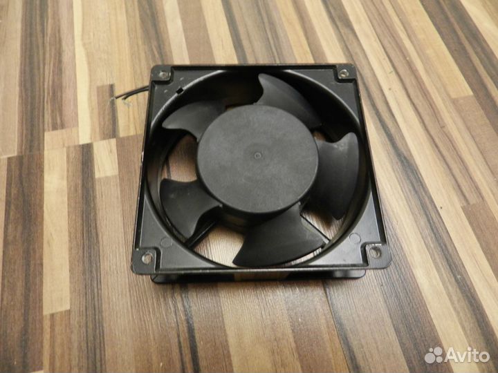 Вентилятор для корпуса 120 мм