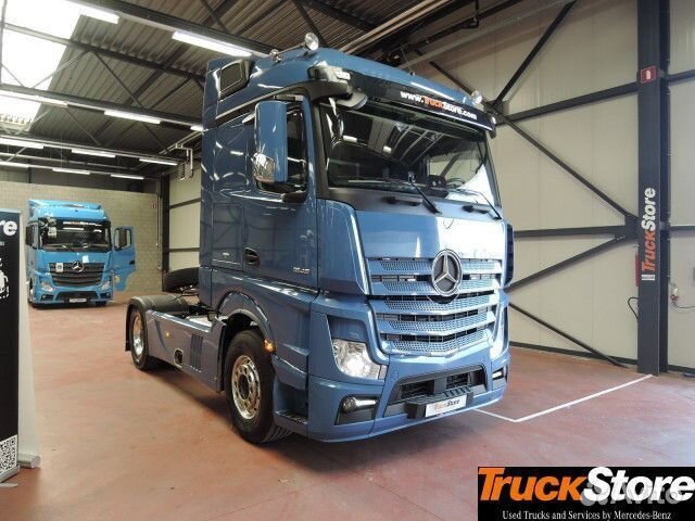 Pазбираем грузовик Mercedes-Benz Actros mpiv с 201