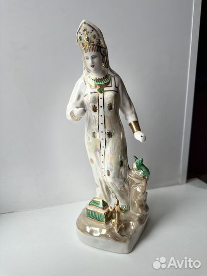 Фарфоровая статуэтка Хозяйка медной горы