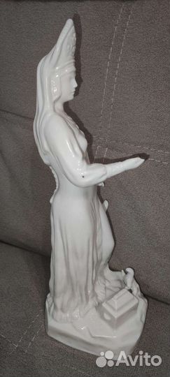 Статуэтка хозяйка медной горы ранний выпуск