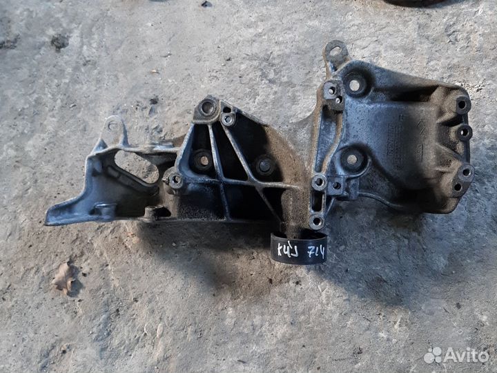 Кронштейн двигателя Renault K4M K4J 1.4.1.6