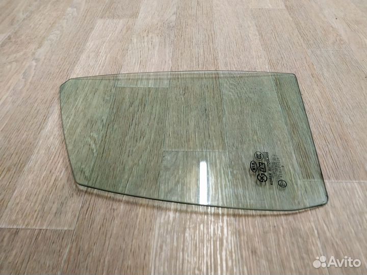 Стекло двери задней правой глухое Kia Rio 2