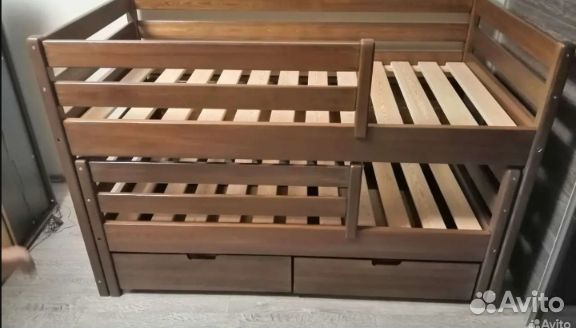 Детская кроватка из натурального дерева