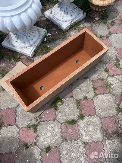 Горшок / клумба / вазон / кадка / кашпо для цветов