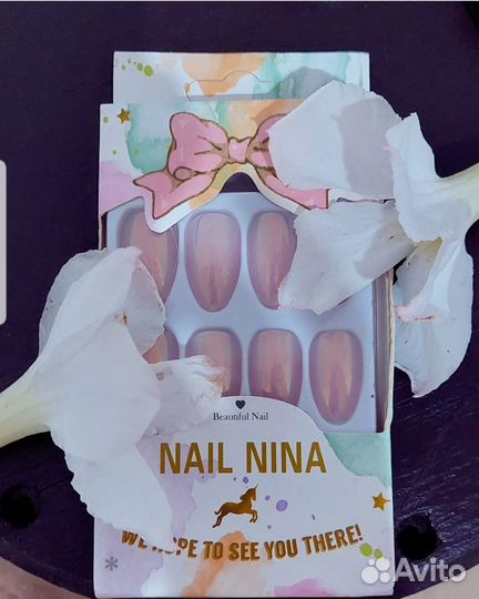 Бежевые накладные ногти