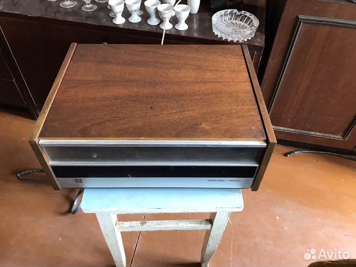 Проигрыватель винила melodija-stereo-101