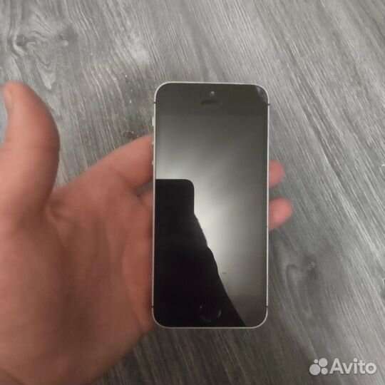 iPhone SE, 32 ГБ